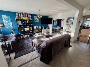 Lounge- click for photo gallery